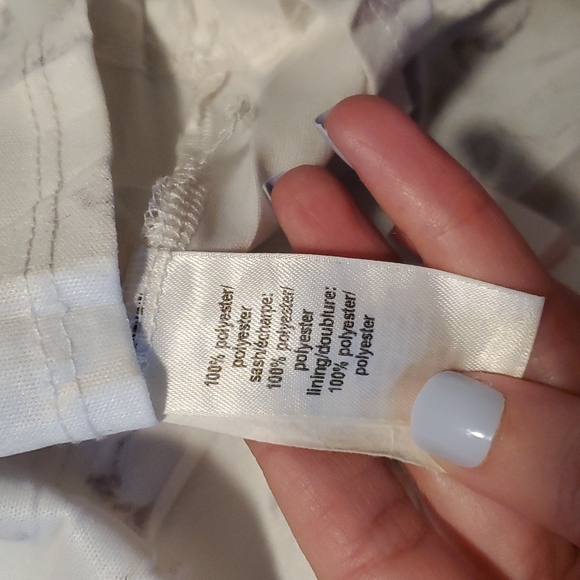 Black and white floral designed skirt with sash to tie - Picture 2 of 3